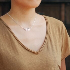 2018-Fashion-Hollow-Out-Lotus-silver-necklace (4)